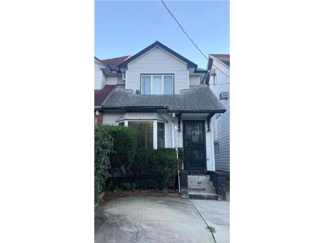  4 BR,  2.00 BTH &nbsp;Single family style home in Midwood