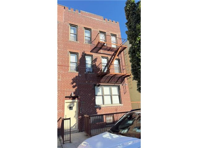 11 BR,  0.00 BTH &nbsp;Multi-family style home in Sheepshead Bay