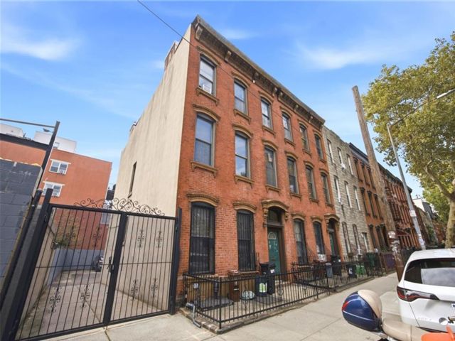 Studio,  0.00 BTH &nbsp;Multi-family style home in Carroll Gardens