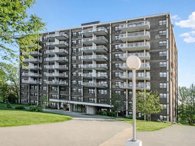  1 BR,  1.00 BTH &nbsp;Co-op style home in Clove Lake