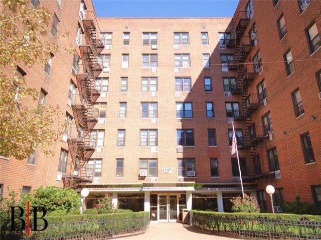  1 BR,  1.00 BTH &nbsp;Co-op style home in Sheepshead Bay