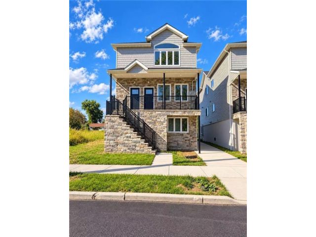  6 BR,  4.00 BTH &nbsp;Multi-family style home in South Beach