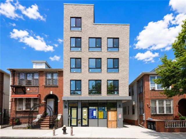 Studio,  0.00 BTH &nbsp;Commercial style home in Sunset Park