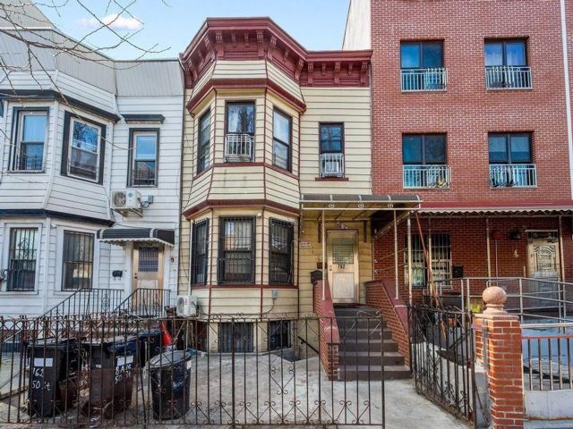  7 BR,  0.00 BTH &nbsp;Multi-family style home in Sunset Park