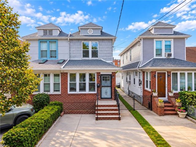  3 BR,  3.00 BTH &nbsp;Single family style home in Marine Park