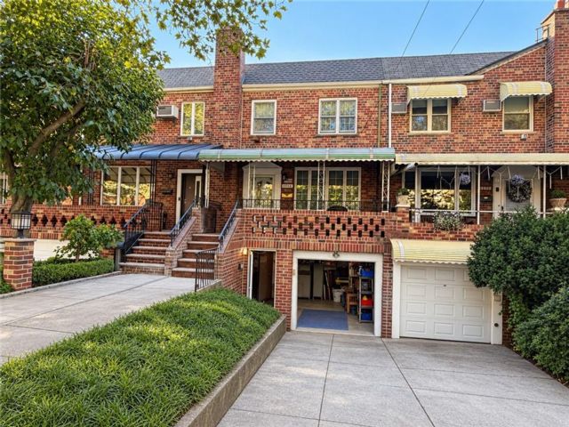  3 BR,  3.00 BTH &nbsp;Single family style home in Sheepshead Bay