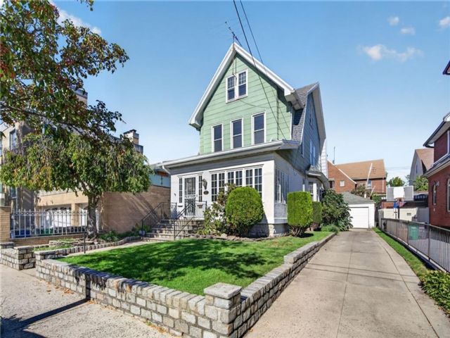  5 BR,  3.00 BTH &nbsp;Single family style home in Dyker Heights