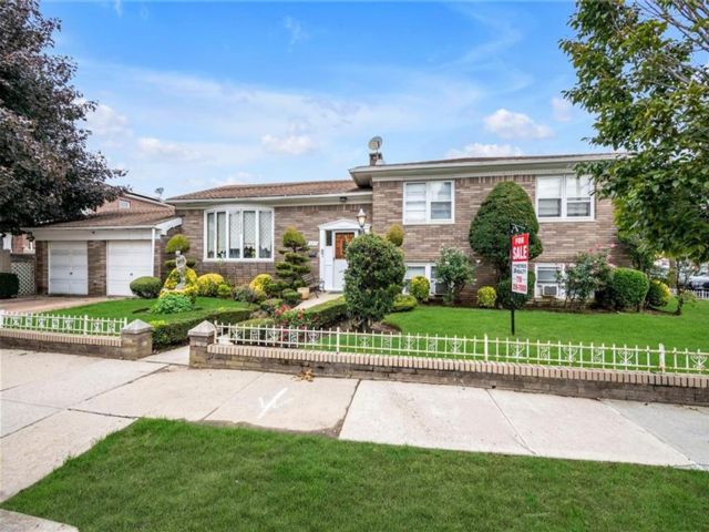 Studio,  0.00 BTH &nbsp;Multi-family style home in Bergen Beach