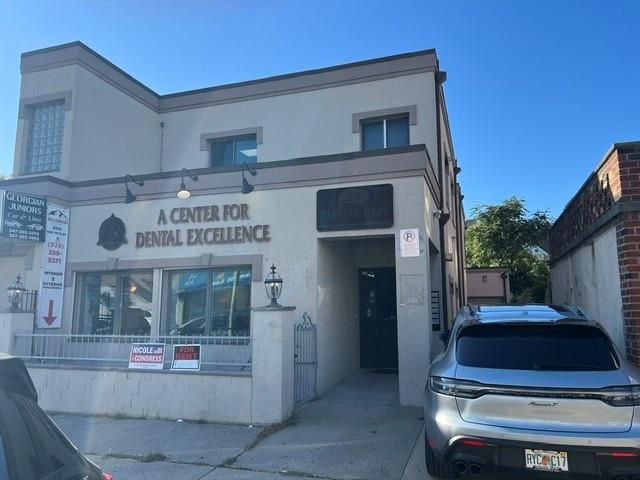 Studio,  0.00 BTH &nbsp;Commercial style home in Bensonhurst
