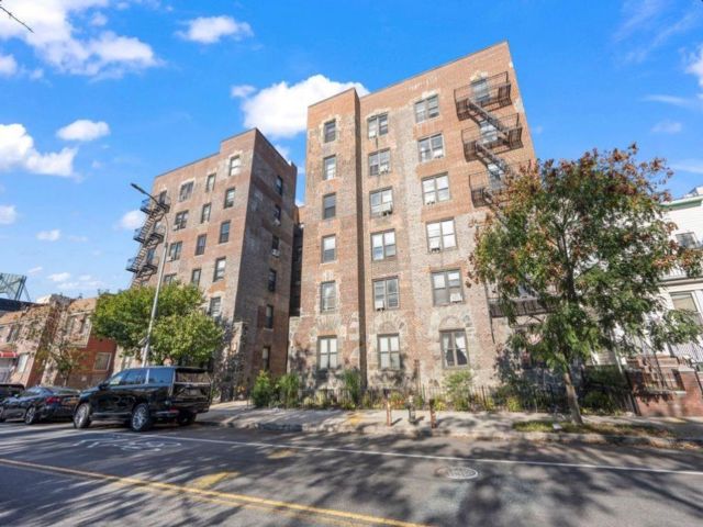  1 BR,  1.00 BTH &nbsp;Co-op style home in Bay Ridge