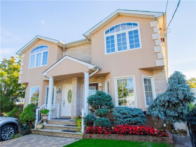  3 BR,  5.00 BTH &nbsp;Single family style home in Princess Bay