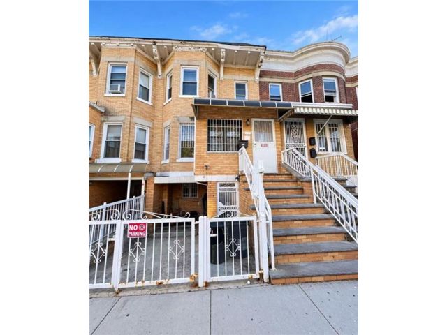 Studio,  5.00 BTH &nbsp;Multi-family style home in Bensonhurst