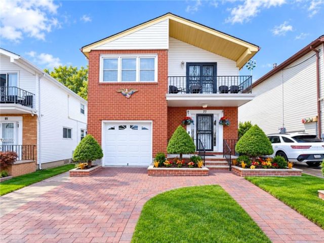  4 BR,  4.00 BTH &nbsp;Multi-family style home in New Springville