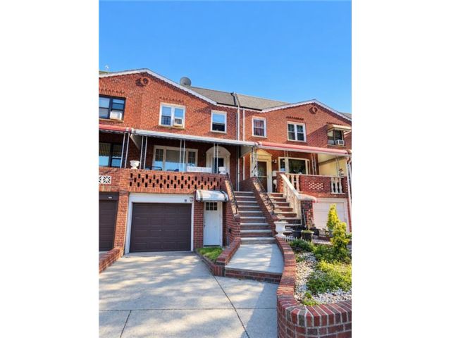  4 BR,  0.00 BTH &nbsp;Multi-family style home in East Flatbush