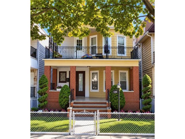Studio,  3.00 BTH &nbsp;Multi-family style home in Bath Beach