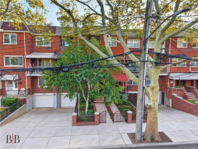  6 BR,  0.00 BTH &nbsp;Multi-family style home in Old Mill Basin