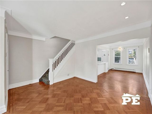  3 BR,  2.00 BTH &nbsp;Single family style home in Marine Park