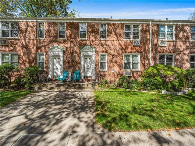  2 BR,  1.00 BTH &nbsp;Co-op style home in Old Mill Basin
