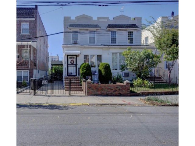  2 BR,  2.00 BTH &nbsp;Single family style home in Gravesend