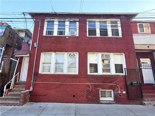 Studio,  0.00 BTH &nbsp;Multi-family style home in Brighton Beach