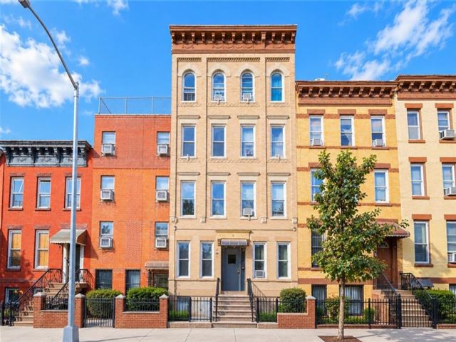 24 BR,  8.00 BTH &nbsp;Multi-family style home in Sunset Park