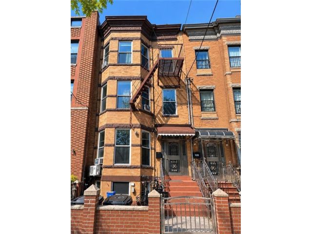 Studio,  6.00 BTH &nbsp;Multi-family style home in Sunset Park