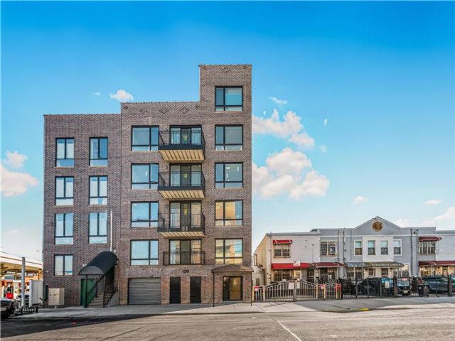  1 BR,  1.00 BTH &nbsp;Condominium style home in Coney Island