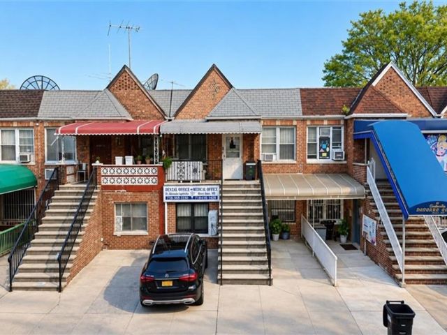 Studio,  0.00 BTH &nbsp;Mixed use style home in Brighton Beach