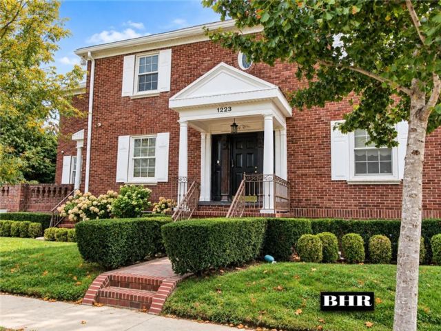  4 BR,  3.00 BTH &nbsp;Single family style home in Manhattan Beach