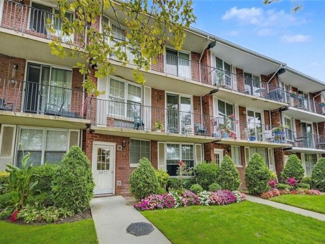  1 BR,  1.00 BTH &nbsp;Co-op style home in Bay Ridge
