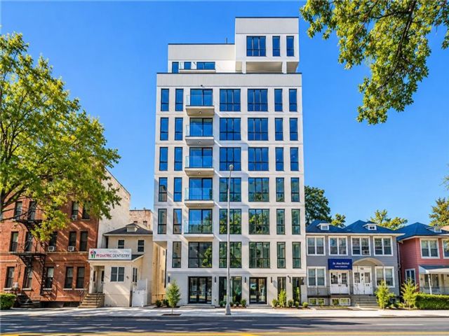  2 BR,  2.00 BTH &nbsp;Condominium style home in Homecrest