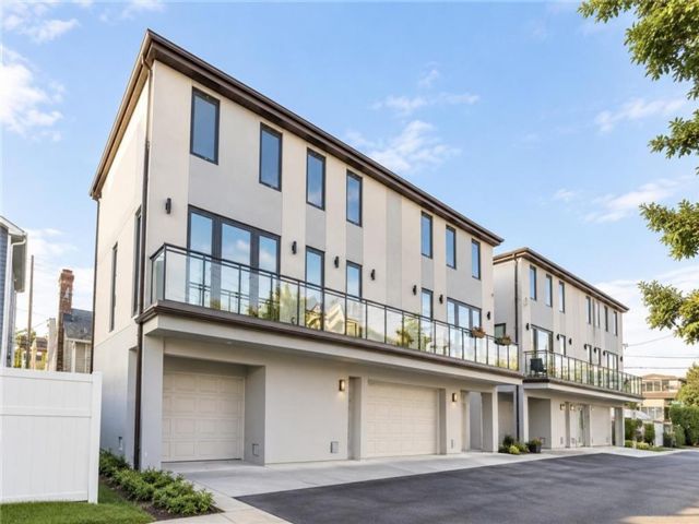  3 BR,  3.00 BTH &nbsp;Single family style home in Gerritsen Beach