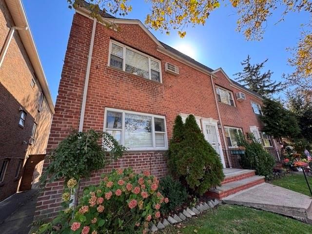  1 BR,  1.00 BTH &nbsp;Co-op style home in Dyker Heights