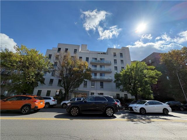  2 BR,  1.00 BTH &nbsp;Condominium style home in Bensonhurst