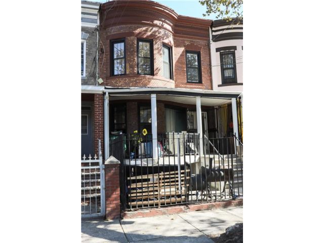  6 BR,  4.00 BTH &nbsp;Multi-family style home in Brownsville