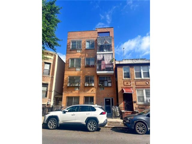  2 BR,  1.00 BTH &nbsp;Condominium style home in Boro-park