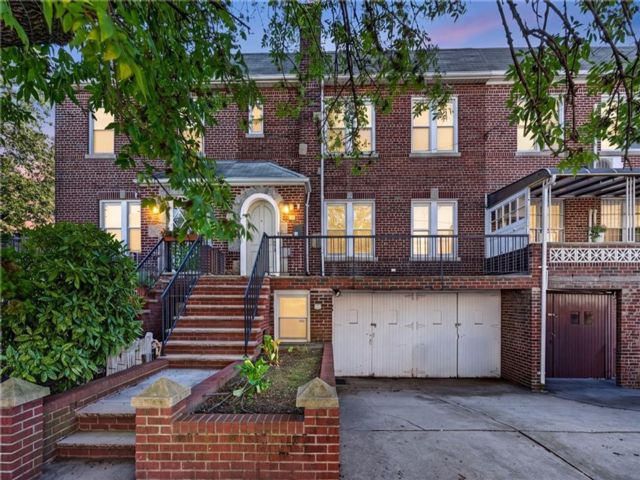 Studio,  0.00 BTH &nbsp;Multi-family style home in Bensonhurst