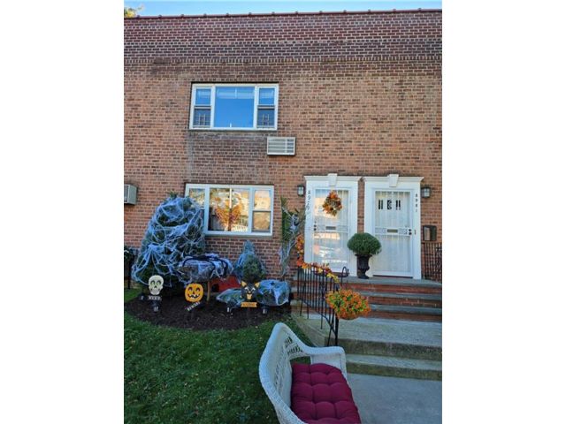  1 BR,  1.00 BTH &nbsp;Co-op style home in Bath Beach