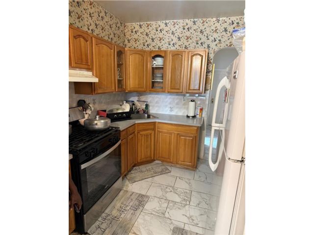  3 BR,  1.00 BTH &nbsp;Multi-family style home in Brownsville