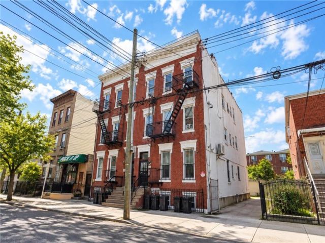 11 BR,  0.00 BTH &nbsp;Multi-family style home in Bensonhurst