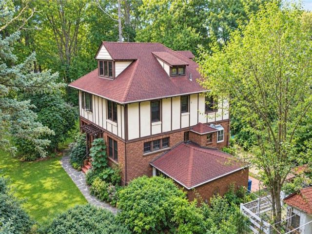  6 BR,  5.00 BTH &nbsp;Single family style home in Emerson Hill