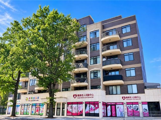  2 BR,  2.00 BTH &nbsp;Condominium style home in Bensonhurst