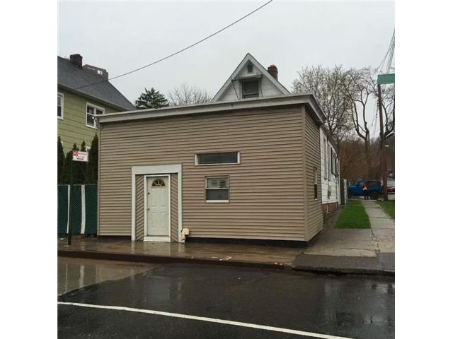  3 BR,  2.00 BTH &nbsp;Single family style home in Grymes Hill