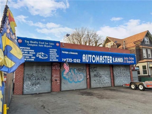Studio,  0.00 BTH &nbsp;Commercial style home in West Brighton