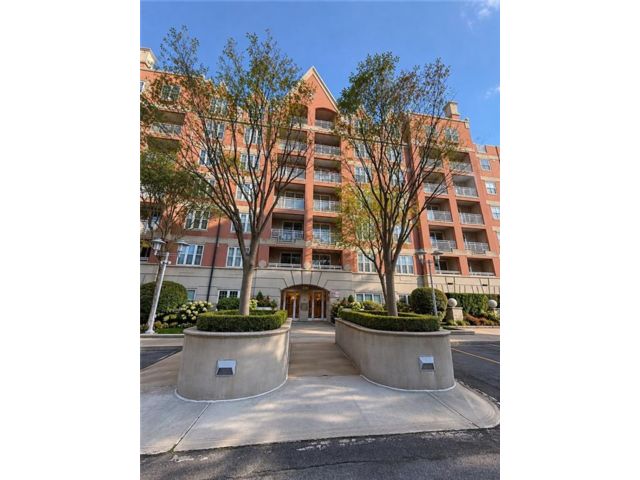 2 BR,  2.50 BTH &nbsp;Condominium style home in Brighton Beach
