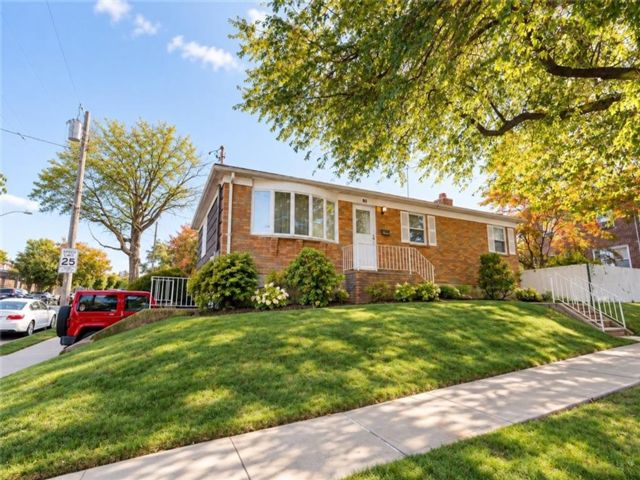  3 BR,  2.00 BTH &nbsp;Single family style home in Dongan Hills-above Hylan