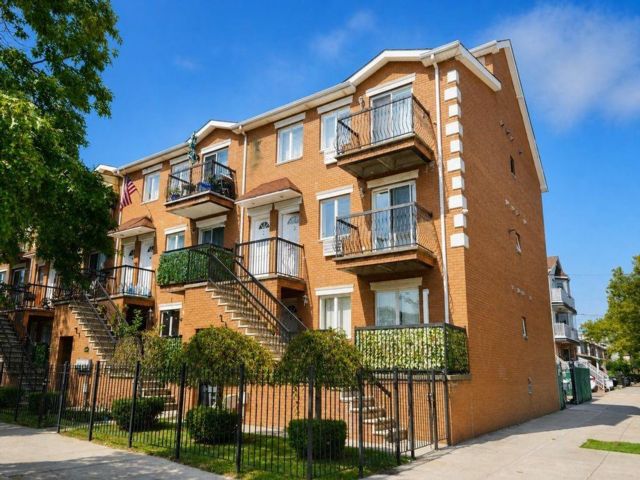  2 BR,  2.00 BTH &nbsp;Condominium style home in Sheepshead Bay