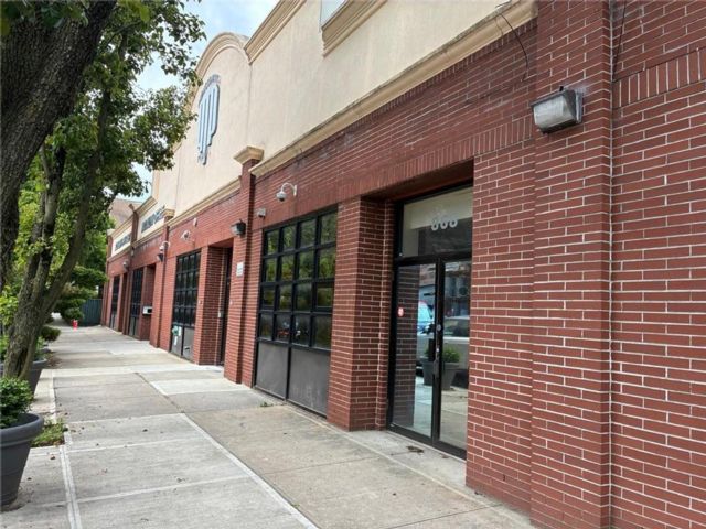 Studio,  0.00 BTH &nbsp;Commercial style home in Midwood