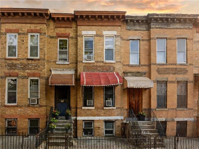  6 BR,  0.00 BTH &nbsp;Multi-family style home in Sunset Park