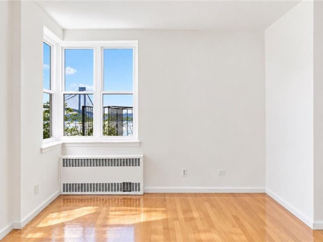 Studio,  1.00 BTH &nbsp;Co-op style home in Bay Ridge